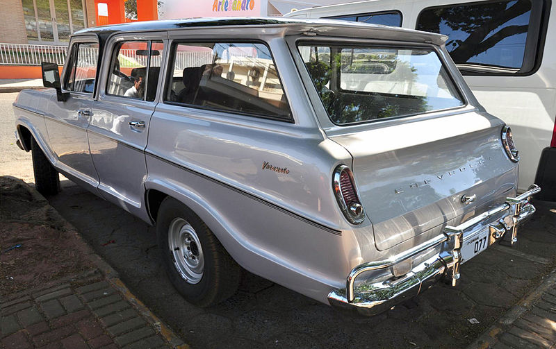 800px-Chevrolet_Veraneio_rear_view