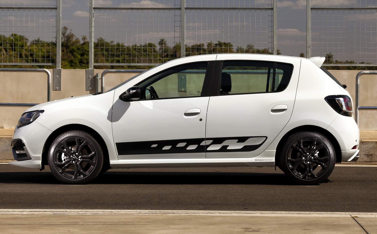 esportivos nacionais novo renault sandero rs 2016 divulgacao