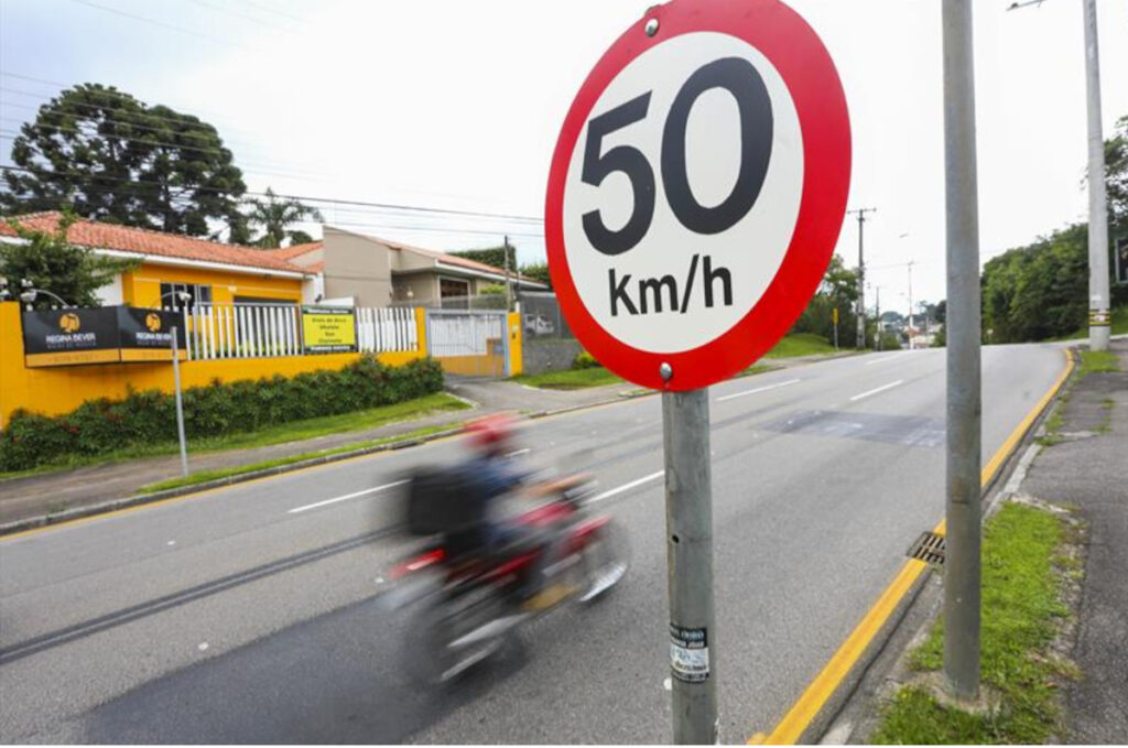 velocidade média nas vias