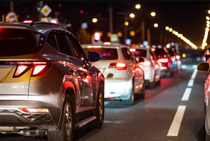 Foto desfoque de fundo fora de foco engarrafamentos de trânsito reparos de estradas ou acidentes luzes de freio vermelhas de carros parados