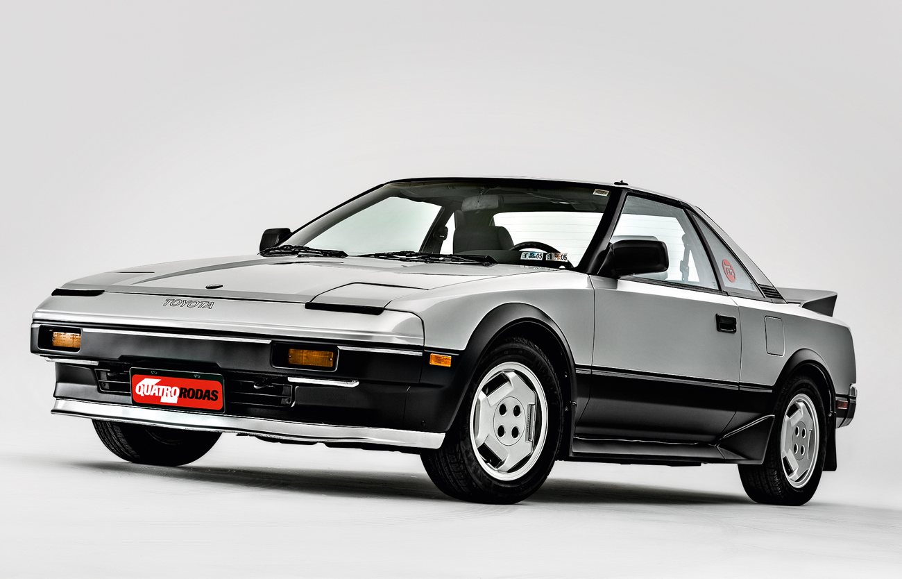 Toyota MR2 era esportivo com motor central barato e divertido