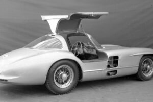 Mercedes-Benz-Coupe-300-SLR-Uhlenhaut-4-1160×653